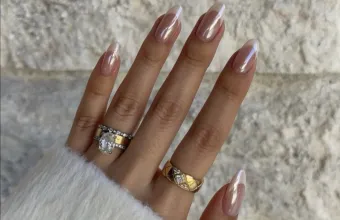 Ξεχάστε το κλασικό γαλλικό μανικιούρ: Τα «Vanilla Latte Glaze Nails» είναι η νέα εμμονή της στιγμής
