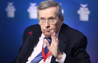 Στέφανος Μάνος: Η ζωή και η πολιτική διαδρομή του πρώην υπουργού που άφησε το δικό του αποτύπωμα στη Μεταπολίτευση