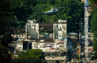 Παραλίγο σύγκρουση του προεδρικού ελικοπτέρου με αεροσκάφος λόγω έργων στον Λευκό Οίκο