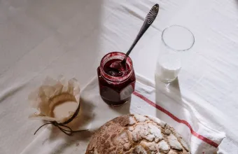 Ένα απλό κόλπο για να μην πιάνει μούχλα η μαρμελάδα