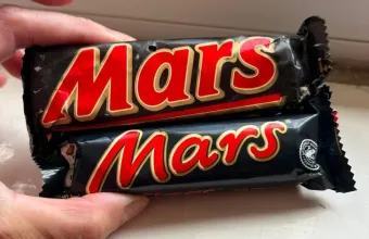 «Αγάπη μου συρρίκνωσα τη σοκολάτα Mars»: Εντοπίστηκε μπάρα του 1991 - και ναι, είναι μικρότερη της σημερινής