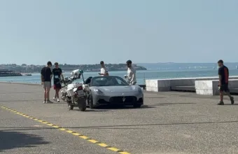 Θεσσαλονίκη: Έκαναν τη Νέα Παραλία… πίστα επίδειξης με σπορ αυτοκίνητα - Δείτε βίντεο
