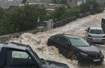 Σφοδρή κακοκαιρία στη Μάνη – Πλημμύρες και παρασυρμένα αυτοκίνητα