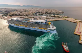 Δέκα χρόνια από την επένδυση της Cosco Shipping στον ΟΛΠ - Τι άλλαξε