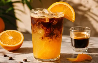 Orange coffee: Γιατί ξαφνικά όλοι πίνουν καφέ με χυμό πορτοκάλι;