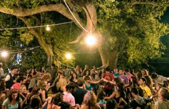 Πώς είναι πραγματικά ένα ικαριώτικο πανηγύρι; Μια βέρα Ικαριώτισσα εξηγεί