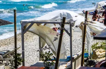 Καιρός: Συνεχίζουν οι άνεμοι, πιο αισθητοί στο Αιγαίο - Πού θα δείξει το θερμόμετρο 38 βαθμούς