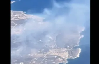 Τα αποκαΐδια της Πάρου: Δείτε εικόνες από αεροπλάνο που πετάει πάνω από το νησί