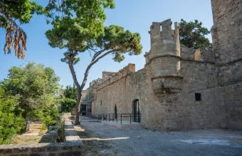Ρόδος: 11 εκατ. ευρώ για την αποκατάσταση του Παλατιού του Μεγάλου Μαγίστρου