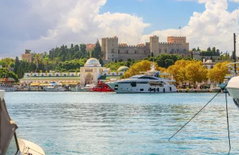 Η Ρόδος όπως δεν την ξέρεις: Οι κρυφές παραλίες, τα χωριά και οι αυθεντικές γεύσεις