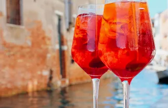 Select spritz: Το κοκτέιλ που πίνουν στη Βενετία αντί για Aperol