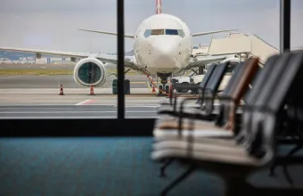 Μόντρεαλ: Σοβαρό ατύχημα με αεροπλάνο στην πίστα του αεροδρομίου - Στο νοσοκομείο εργαζόμενος