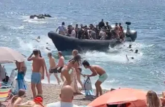 Ισπανία: 62 μετανάστες αποβιβάστηκαν σε γεμάτη παραλία στη Μούρθια