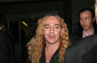 Met Gala 2027: Ακυρώνεται η έκθεση του John Galliano- Το ρατσιστικό παρελθόν του σχεδιαστή «άνοιξε τους ασκούς του αιόλου»