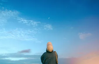 Star Bathing: Το νέο βραδινό τελετουργικό που ηρεμεί το μυαλό και υπόσχεται περισσότερη ευτυχία