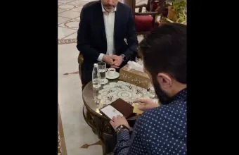 Ο Αλ Σάρα πληρώνει για πρώτη φορά με κάρτα Visa σε κατάστημα στη Δαμασκό - Δείτε βίντεο