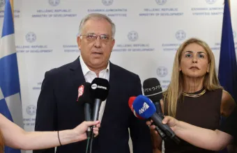 Θεοδωρικάκος: Μειώσεις 9,5% σε 1.740 προϊόντα – «Είμαστε με πράξεις δίπλα στους πολίτες»