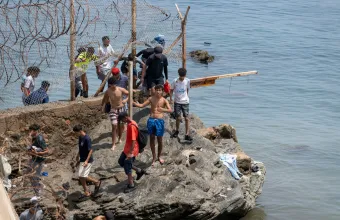 Η ΕΕ συγκαλεί έκτακτη υπουργική σύσκεψη για να συζητήσει τις μεταναστευτικές διελεύσεις στη Θέουτα