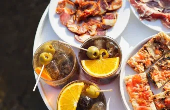 Αύγουστος στην Αθήνα: 33 στέκια που ξεκαλοκαιριάζουν μαζί μας στην πόλη