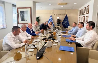 Συνάντηση Τσίπρα με ΓΣΕΒΕΕ και ΕΕΑ: Στο επίκεντρο χρέη, φόροι και χρηματοδότηση των ΜμΕ