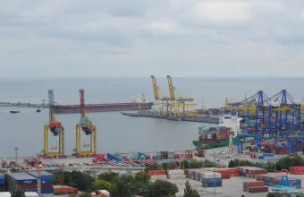 Ρωσία: Χτύπησε δύο πλοία με πυρομαχικά και στρατιωτικό εξοπλισμό στο Τσορνομόρσκ
