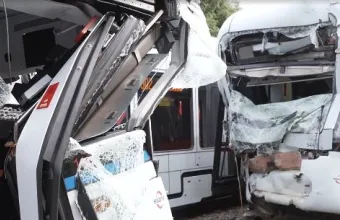 Σφοδρή σύγκρουση τραμ στη Γερμανία: Τουλάχιστον 25 τραυματίες, 3 κινδυνεύουν με τη ζωή τους
