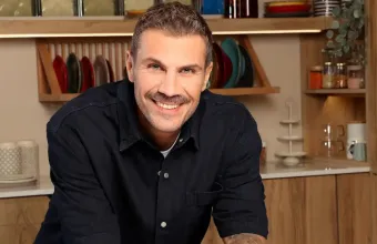 Άκης Πετρετζίκης: Το μεγάλο ρίσκο για το MasterChef, η κριτική που δέχτηκε μετά τη νίκη και ο λόγος που έκλεισε τα μαγαζιά του