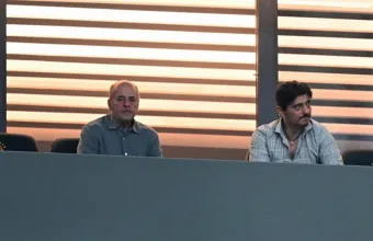 Η ιστορική κοινή φωτογραφία του Γιάννη Αλαφούζου με τον Δημήτρη Γιαννακόπουλο στην προεδρική σουίτα του Telekom Center