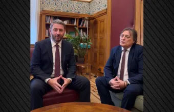 Στο ΠΑΣΟΚ και επίσημα ο Αυλωνίτης - «Χαίρομαι που θα ενώσουμε τις δυνάμεις μας» δήλωσε ο Ανδρουλάκης