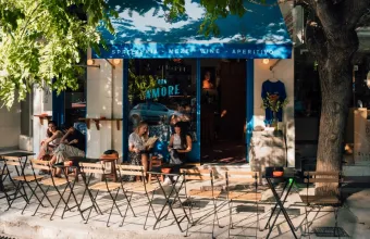 Νέος Κόσμος: 26 κλασικές και νέες διευθύνσεις για καφέ, φαγητό, ποτό