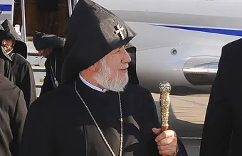 Σε δίκη ο επικεφαλής της Αρμενικής Αποστολικής Εκκλησίας με φόντο τη διαμάχη με την κυβέρνηση