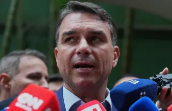 Το προβάδισμα του Λούλα έναντι του Μπολσονάρου μειώνεται ενόψει των εκλογών στη Βραζιλία