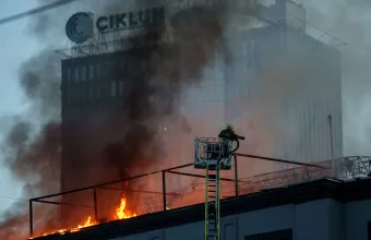 Η Ρωσία εντείνει τις επιθέσεις εναντίον ουκρανικών βιομηχανιών - Επτά νεκροί, δεκάδες τραυματίες στο Κίεβο (Σκληρές εικόνες)
