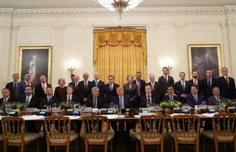 Ο Τραμπ υπέγραψε έγγραφο για την AI με κορυφαία στελέχη της τεχνολογίας - Εξετάζει εποπτική επιτροπή