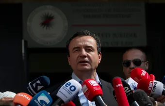 Κόσοβο: Το κοινοβούλιο ενέκρινε τη νέα κυβέρνηση του Αλμπίν Κούρτι - Παραμένει η θεσμική κρίση