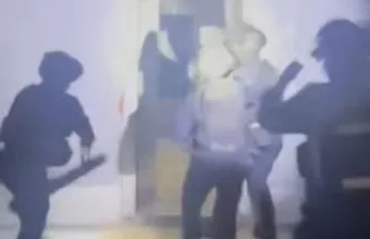Η στιγμή που πάνοπλοι αστυνομικοί εισβάλλουν σε σπίτια στη Φυλή - Εξάρθρωσαν σπείρα με λεία άνω των 250.000 ευρώ