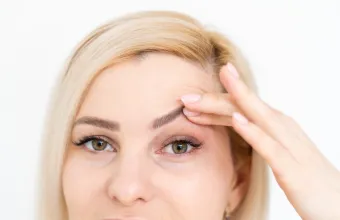 Βλεφαρίτιδα:  Πώς από τις ψεύτικες βλεφαρίδες μπορεί να δημιουργηθεί φλεγμονή