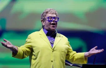 Elton John και Charli XCX δίνουν ραντεβού στο Λονδίνο – Στη σκηνή του Apple Music Hall