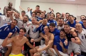 Χαμός στα αποδυτήρια της Εθνικής, το γλέντησαν με την ψυχή τους - Δείτε βίντεο και φωτογραφίες