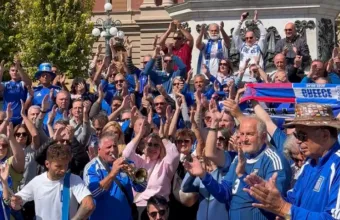 Γίνεται γαλανόλευκη η κεντρική πλατεία στο Βελιγράδι - Πόσο κόσμο θα έχει στο πλευρό της η Εθνική