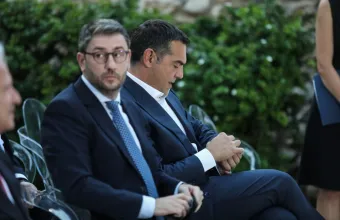 Στα άκρα η κόντρα ΠΑΣΟΚ - ΕΛΑΣ μετά το «εμείς ή κανείς» του Τσίπρα - Στη Βουλή ο Ανδρουλάκης