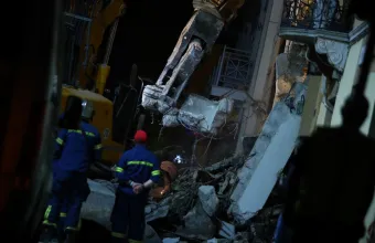 Ώρες αγωνίες στην Πλάκα: Ολονύχτια επιχείρηση για τον εντοπισμό των 6 αγνοουμένων