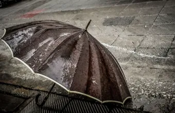 Άστατος σήμερα ο καιρός: Πού αναμένονται βροχές και καταιγίδες - Πέφτει η θερμοκρασία