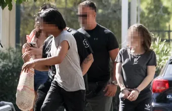 Δολοφονία βρέφους στην Κυψέλη: Στον ανακριτή εκ νέου οι κατηγορούμενοι - Κενά και αποκλίσεις στις καταθέσεις τους