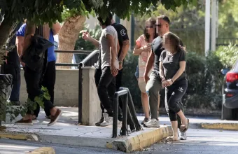Κυψέλη: Στην ανακρίτρια οι γονείς του νεκρού βρέφους - Παραιτήθηκε ο δικηγόρος του 26χρονου