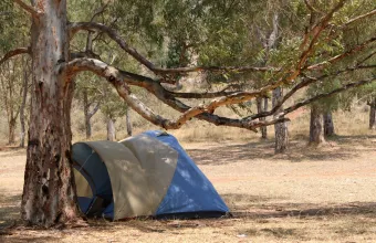 Χανιά: Εκπαιδευτικός έμενε σε σκηνή με την 4χρονη κόρη της γιατί δεν έβρισκε σπίτι