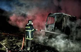 Μαγνησία: Φωτιά σε φορτηγό στην ΠΑΘΕ – Στις φλόγες το ρυμουλκούμενο με μονωτικά υλικά