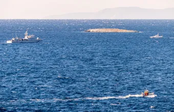 Εντοπισμός 71 αλλοδαπών σε λέμβο νότια της Αγίας Γαλήνης