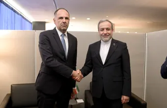 Συνάντηση Γεραπετρίτη-Αραγτσί: Διάλογος για αποκλιμάκωση στη Μέση Ανατολή