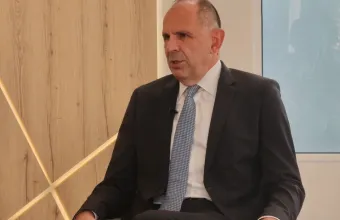 Γεραπετρίτης: «Η Ελλάδα αναλαμβάνει πρωτοβουλίες και περιμένει τουρκικές αντιδράσεις» – Τι είπε για την επίσκεψη Καλίν